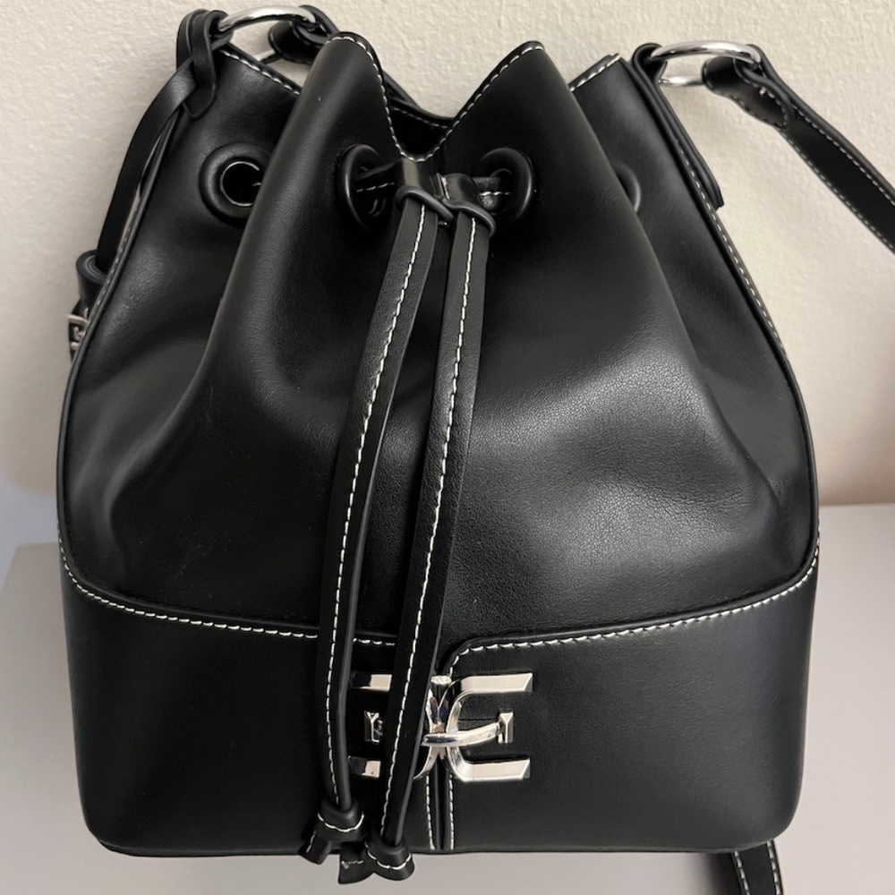 SAM EDELMAN BUCKETCROSSBODY BAG W/TASSEL